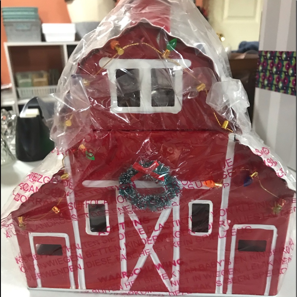 Retired scentsy Country Christmas Warmer brand new